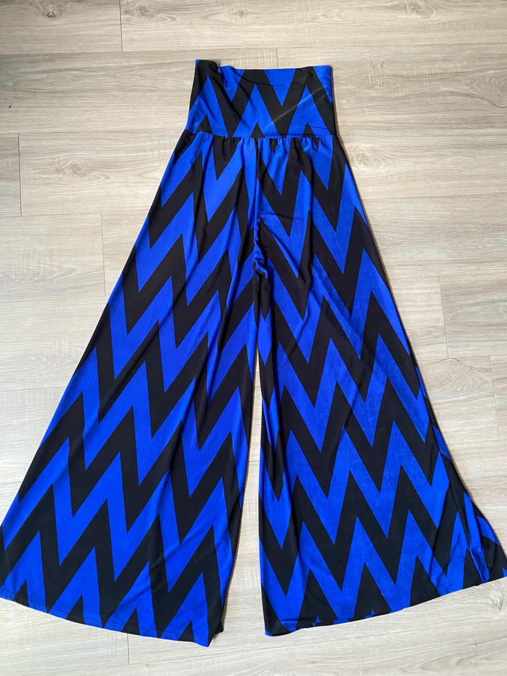 NWOT Black & Blue Zigzag Stretch Wide Leg Pants | Med